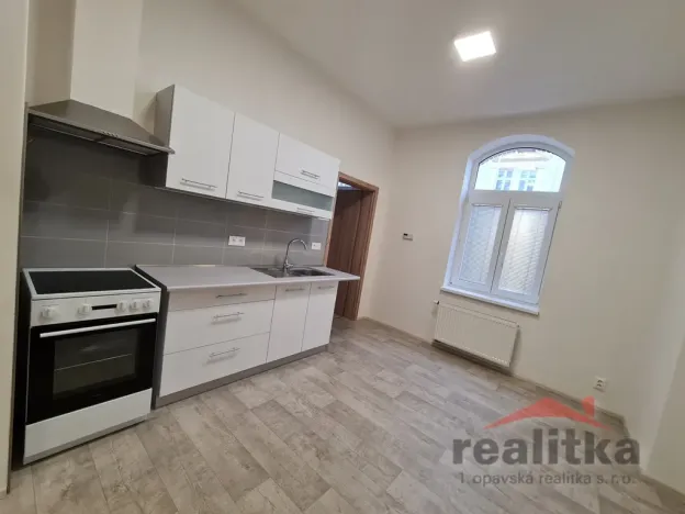 Pronájem bytu 1+1, Opava - Předměstí, Husova, 30 m2