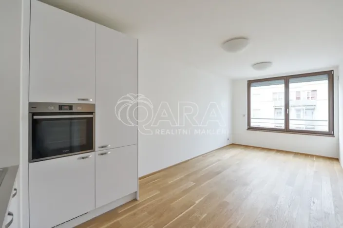 Pronájem bytu 2+kk, Praha - Vysočany, Sokolovská, 54 m2