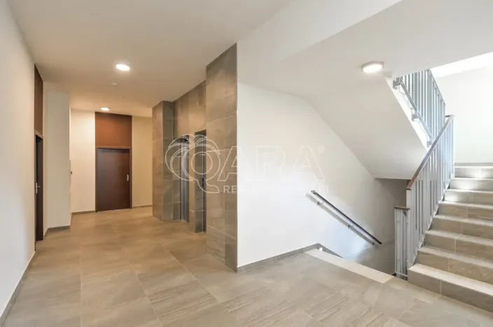 Pronájem bytu 2+kk, Praha - Vysočany, Sokolovská, 54 m2