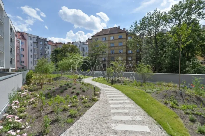 Pronájem bytu 2+kk, Praha - Vysočany, Sokolovská, 54 m2