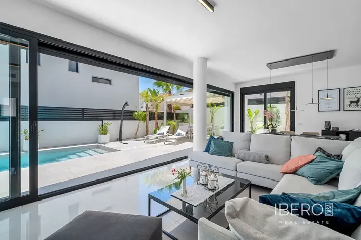 Prodej rodinného domu, Guardamar del Segura, Španělsko, 194 m2