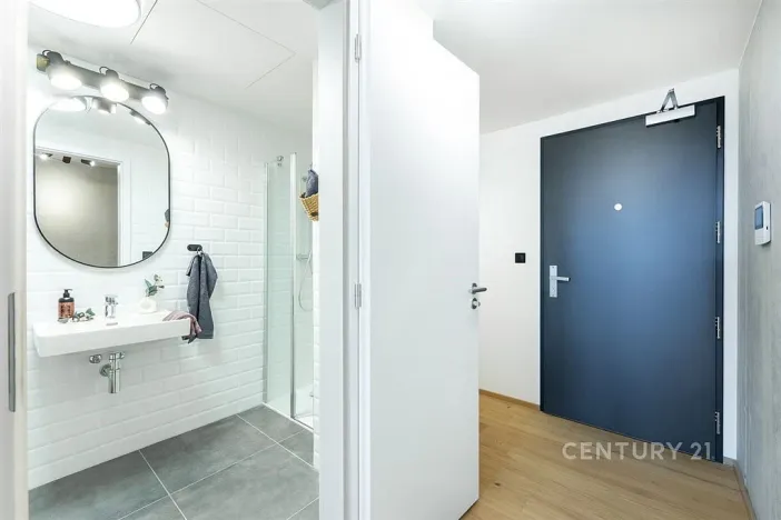 Pronájem bytu 1+kk, Praha, Kolbenova, 33 m2