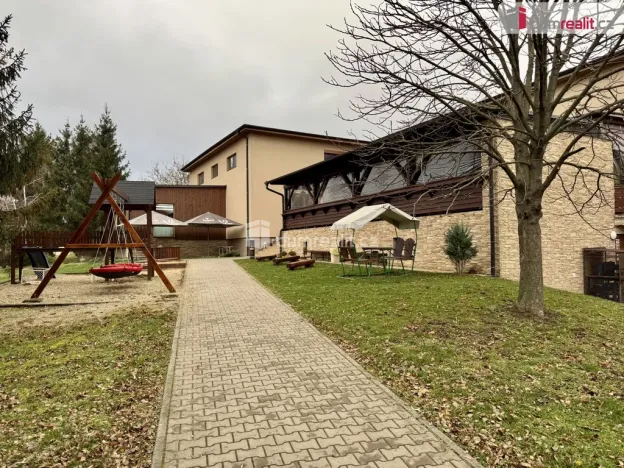 Pronájem restaurace, Topolná, 908 m2