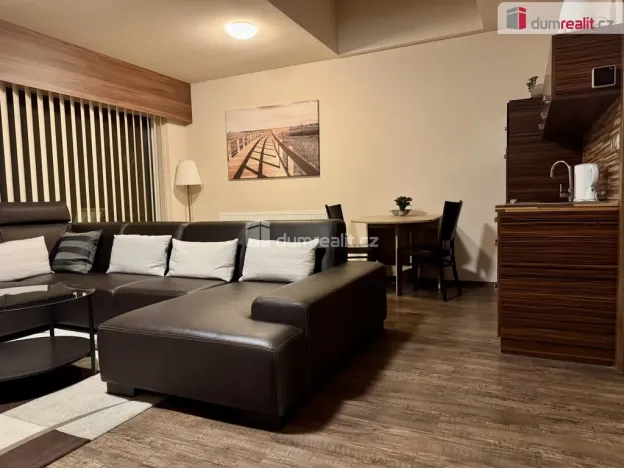 Pronájem restaurace, Topolná, 908 m2