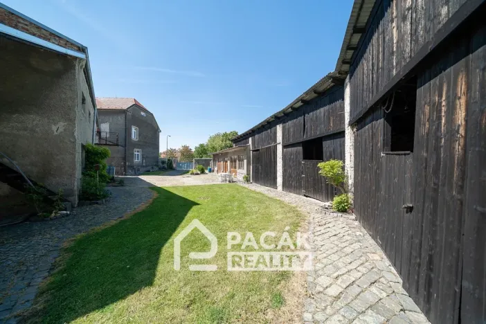 Prodej výrobních prostor, Tršice, 1000 m2