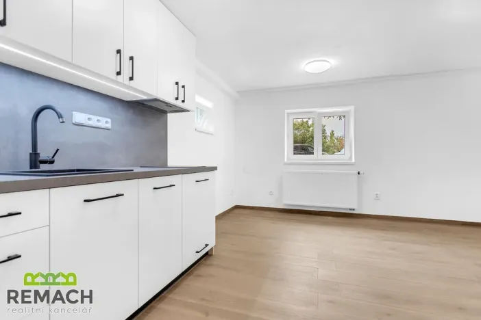 Pronájem bytu 1+kk, Uherské Hradiště - Mařatice, Sokolovská, 21 m2