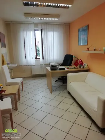 Pronájem kanceláře, Uherské Hradiště, Mariánské náměstí, 16 m2
