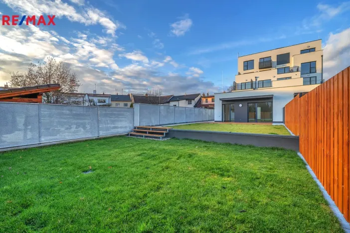 Prodej bytu 2+kk, Hradec Králové - Pražské Předměstí, Gočárova třída, 203 m2