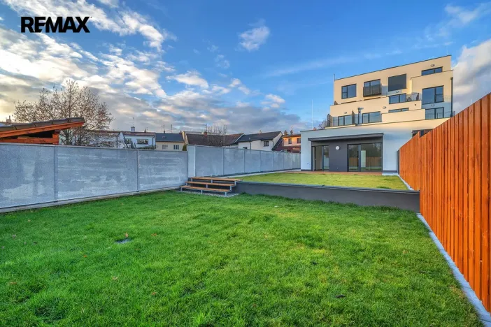 Prodej bytu 2+kk, Hradec Králové - Pražské Předměstí, Gočárova třída, 203 m2