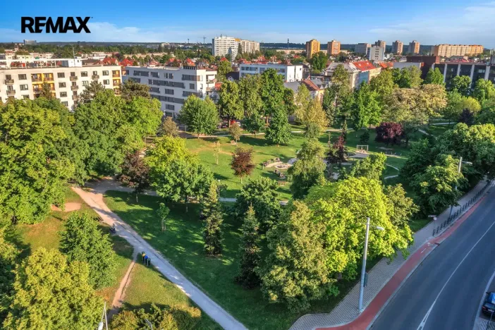 Prodej bytu 2+kk, Hradec Králové - Pražské Předměstí, Gočárova třída, 203 m2