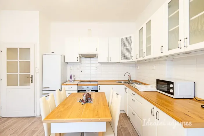 Pronájem bytu 2+kk, Praha - Holešovice, Osadní, 46 m2