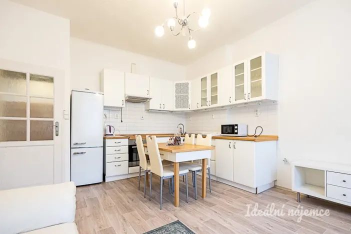 Pronájem bytu 2+kk, Praha - Holešovice, Osadní, 46 m2