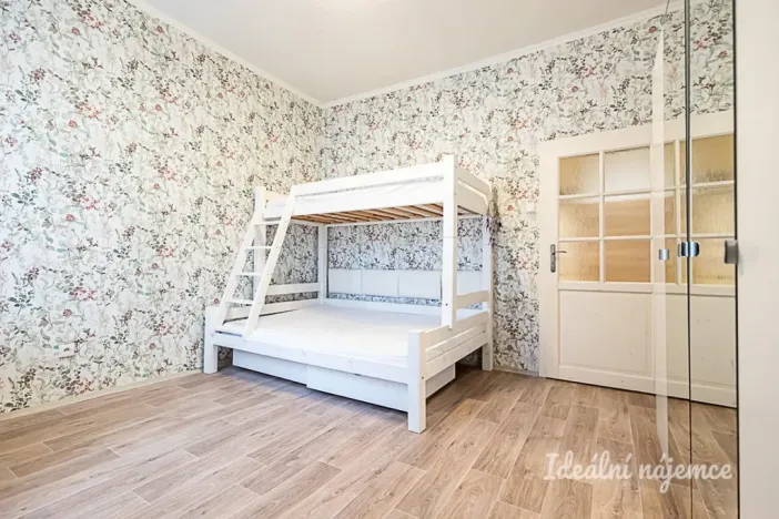 Pronájem bytu 2+kk, Praha - Holešovice, Osadní, 46 m2