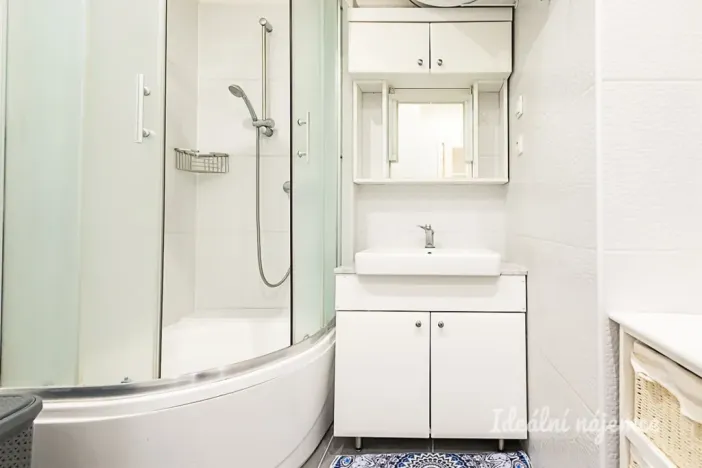 Pronájem bytu 2+kk, Praha - Holešovice, Osadní, 46 m2