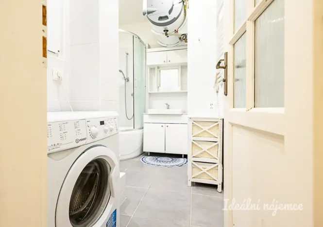 Pronájem bytu 2+kk, Praha - Holešovice, Osadní, 46 m2