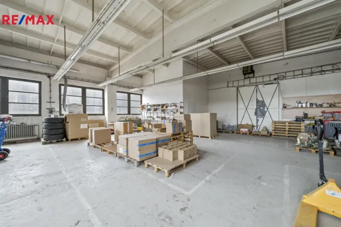 Pronájem skladu, Skuteč, Smetanova, 254 m2