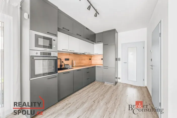 Prodej rodinného domu, Pečky - Velké Chvalovice, Za Statkem, 166 m2