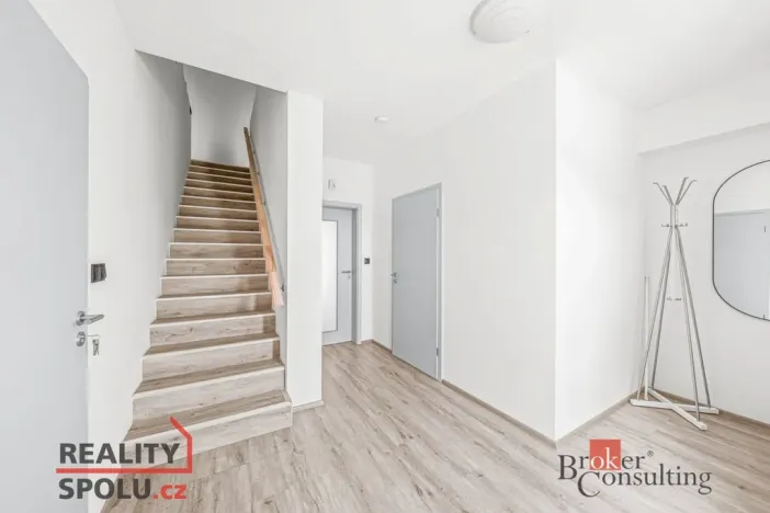 Prodej rodinného domu, Pečky - Velké Chvalovice, Za Statkem, 166 m2