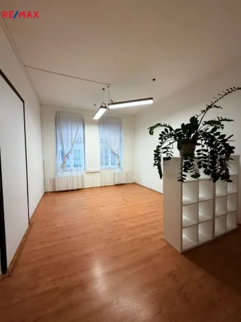 Pronájem kanceláře, Karlovy Vary, Krymská, 24 m2