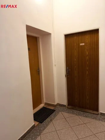 Pronájem kanceláře, Karlovy Vary, Krymská, 24 m2