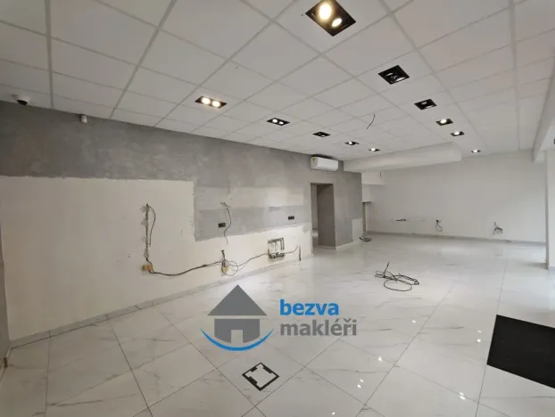 Pronájem obchodního prostoru, Pardubice, Jana Palacha, 100 m2