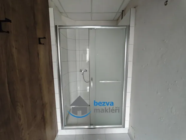 Pronájem obchodního prostoru, Pardubice, Jana Palacha, 100 m2