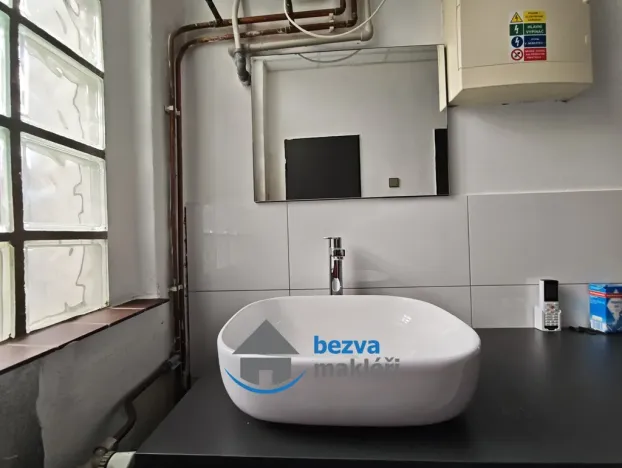 Pronájem obchodního prostoru, Pardubice, Jana Palacha, 100 m2