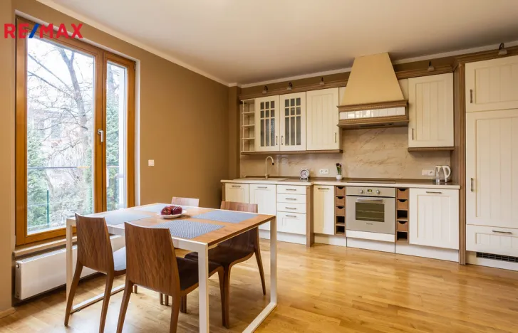 Prodej bytu 2+kk, Karlovy Vary, Libušina, 51 m2