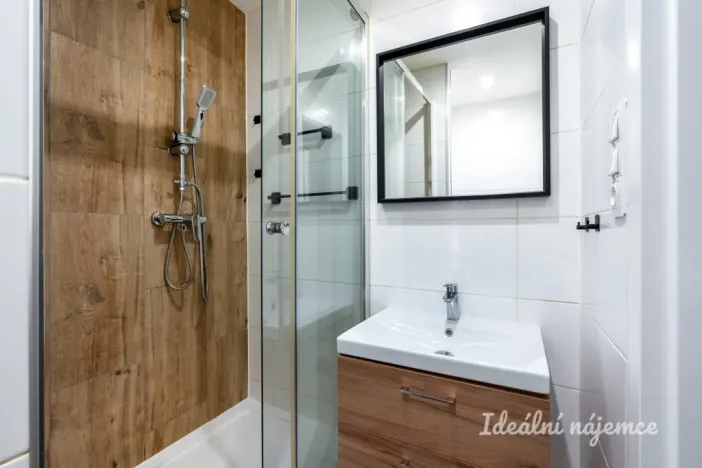 Pronájem bytu 1+kk, Praha - Střížkov, Českolipská, 26 m2