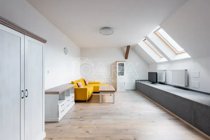 Pronájem bytu 2+kk, Praha - Karlín, Sokolovská, 62 m2