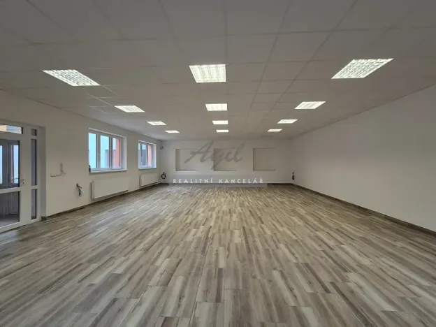Pronájem kanceláře, Šlapanice, 293 m2