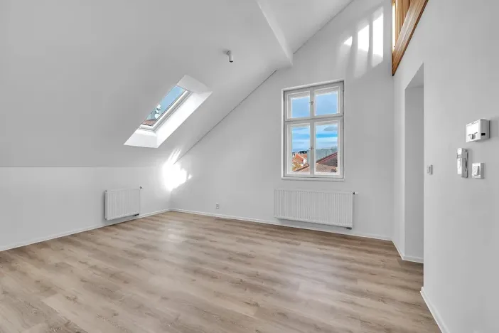 Pronájem bytu 2+1, Praha - Smíchov, Grafická, 64 m2