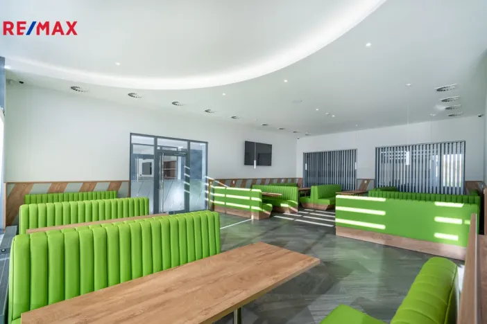 Prodej komerční nemovitosti, Karlovy Vary, 1967 m2