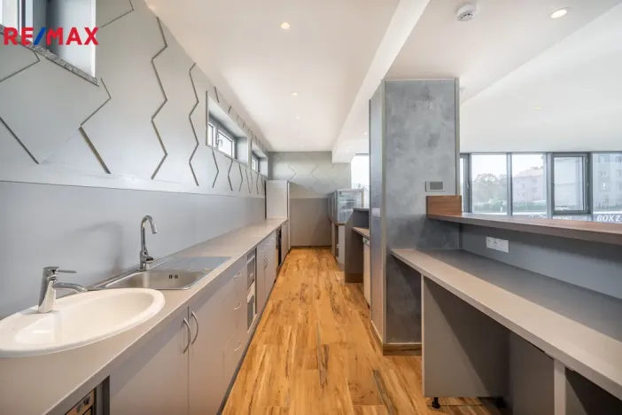 Prodej komerční nemovitosti, Karlovy Vary, 1967 m2