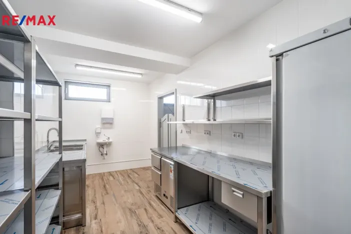 Prodej komerční nemovitosti, Karlovy Vary, 1967 m2