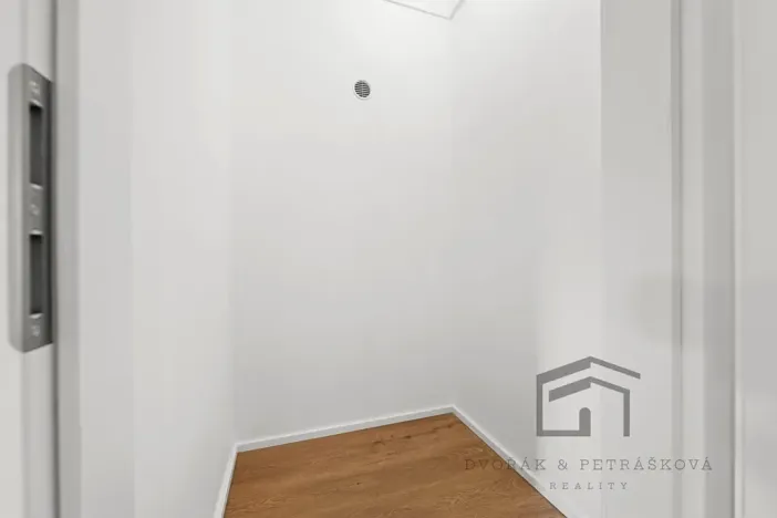 Pronájem bytu 3+kk, Praha - Libeň, Sokolovská, 64 m2