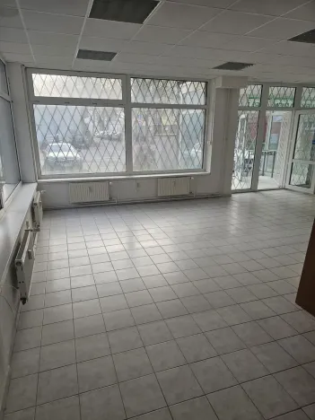 Pronájem obchodního prostoru, Bratislava, Slovenská republika, Pri Šajbách 9335/34, 102 m2