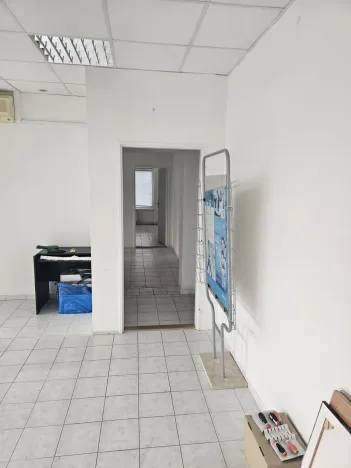 Pronájem obchodního prostoru, Bratislava, Slovenská republika, Pri Šajbách 9335/34, 102 m2