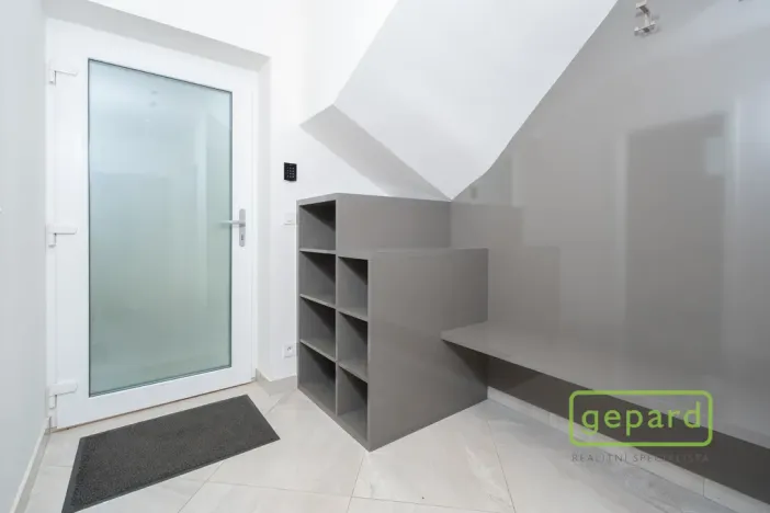 Prodej rodinného domu, Mníšek pod Brdy, U Kolejí, 200 m2