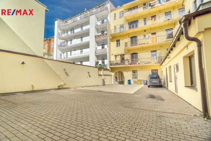 Prodej bytu 1+1, Praha, Vlkova, 34 m2