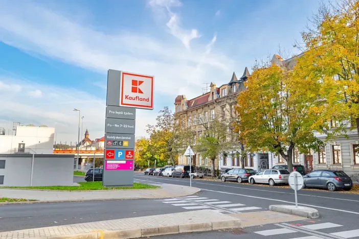 Pronájem bytu 2+1, Teplice, Čs. dobrovolců, 84 m2