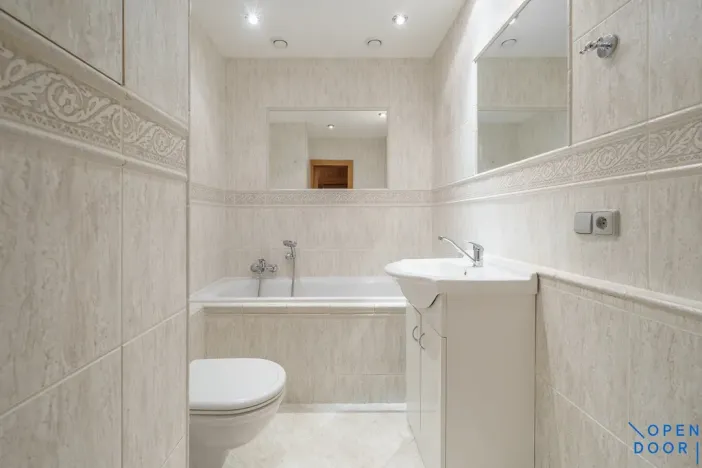 Prodej bytu 3+1, Karlovy Vary, Krušnohorská, 64 m2