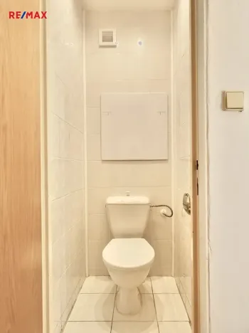 Pronájem bytu 2+1, Praha - Malešice, Káranská, 53 m2