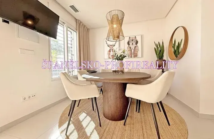 Prodej vily, Torrevieja, Španělsko, 100 m2