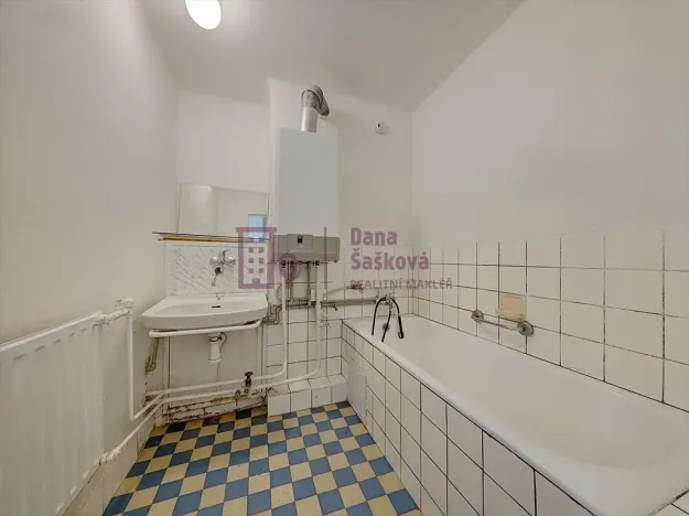 Pronájem bytu 2+1, Jindřichův Hradec, Tovární, 56 m2