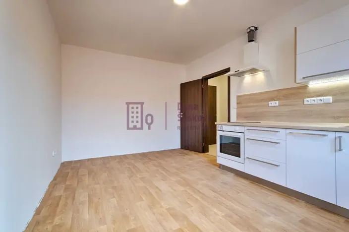 Pronájem bytu 1+kk, Jindřichův Hradec, nám. Míru, 23 m2