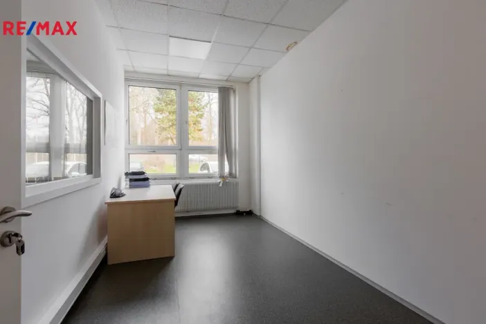 Pronájem výrobních prostor, Chodová Planá, Kyjovská, 1300 m2