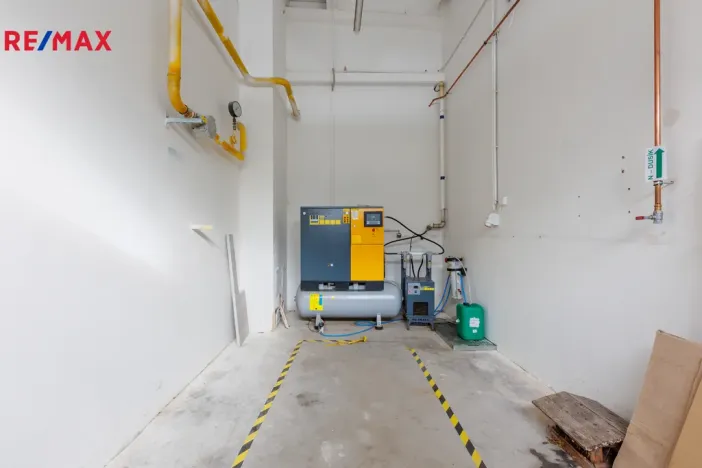 Pronájem výrobních prostor, Chodová Planá, Kyjovská, 1300 m2