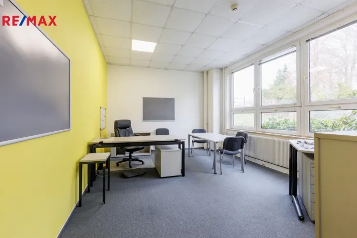 Pronájem výrobních prostor, Chodová Planá, Kyjovská, 1300 m2