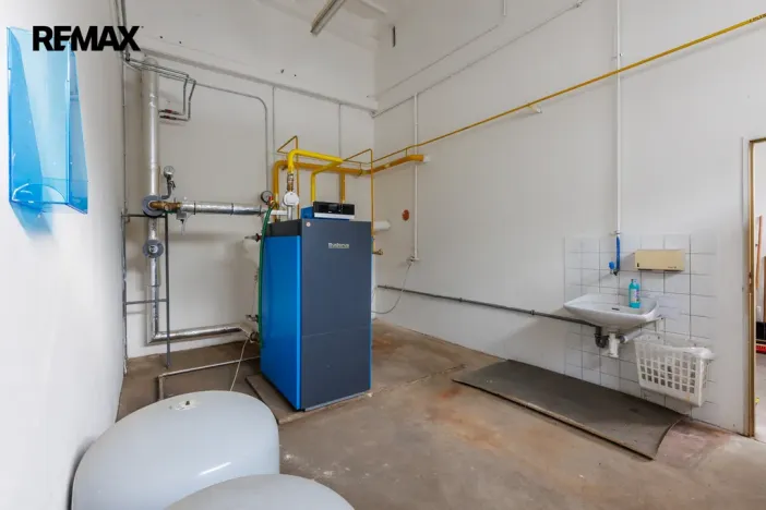 Pronájem výrobních prostor, Chodová Planá, Kyjovská, 1300 m2
